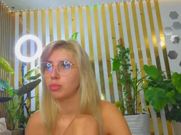 Bongacams Adult Webcam of MiaLiaHot