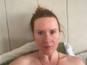 Bongacams Free Porn Cam of REDHEADROSIE