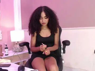 Bongacams Sex Cam of PetiteLuxury