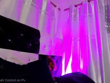 Bongacams Free Porn Cam of Riley-Black