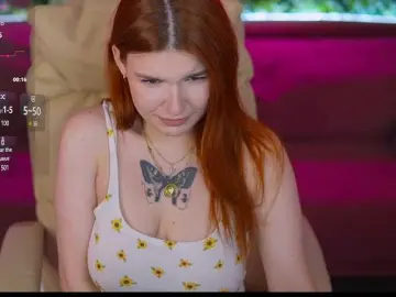 Bongacams Sex Cam of RedShinee