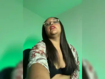 Bongacams Adult Webcam of PlaytimeWith-Wifey