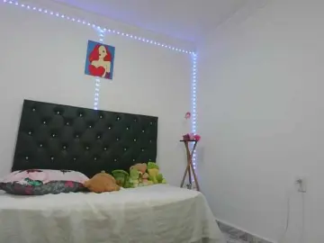 Bongacams Watch Live Sex Cams of nikyy-19
