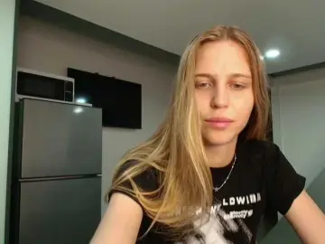 Bongacams Free Porn Cam of Littlemolly1