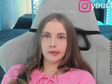 Bongacams Sex Cam of -VikkiL0vesCheese-