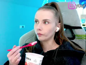 Bongacams Live Porn of -VikkiL0vesCheese-