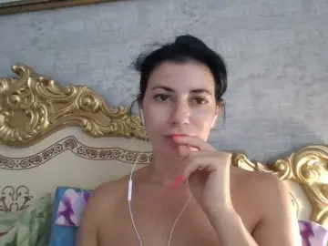 Bongacams Free Live Porn of Rosalinda37