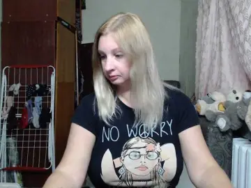 Bongacams Nude Webcam of BustyBlondy