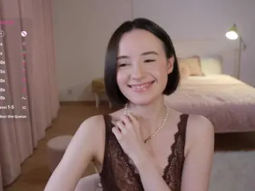 Bongacams Free Porn Cam of -FemaleEssence-