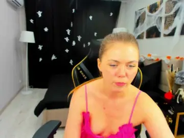 Bongacams Live Sex Cam of Strawberrye