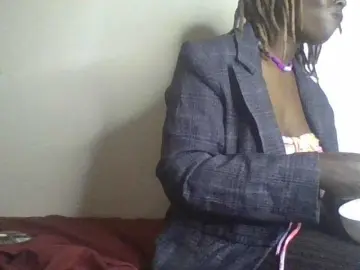 Bongacams Watch Live Sex Cams of freakcurvy8