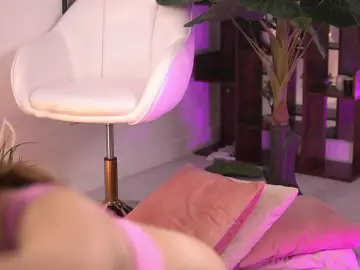 Bongacams Live Sex Cam of AvaReed