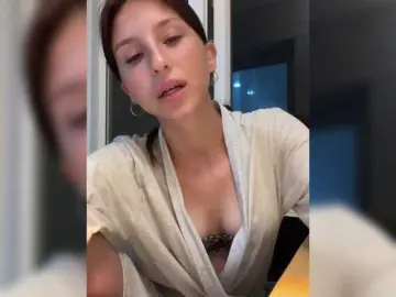 Bongacams Watch Live Sex Cams of EwaBrown