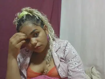 Cam4 Free Live Porn of monicasexy42