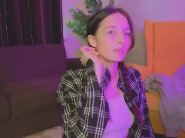 Cam4 Nude Webcam of JuleeBeaulac