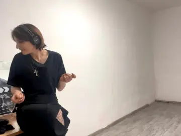 Cam4 Nude Webcam of LeanaMielnicki