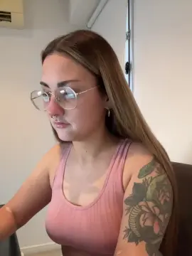 Cam4 Sex Chat of emiilyhot