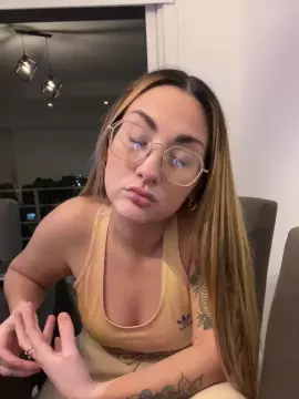 Cam4 Nude Webcam of emiilyhot