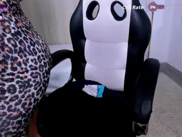 Cam4 Sex Cam of PetiteAri