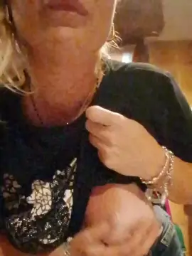Cam4 Live Sex Cam of Emozionipure