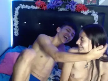 Cam4 Live Sex Cam of COZY7COUPLE