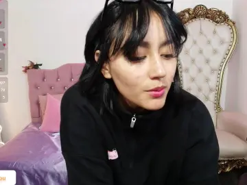 Cam4 Nude Webcam of LUDO_KITTY_TAY