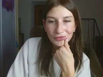 Cam4 Free Live Porn of Evelyn_21_m