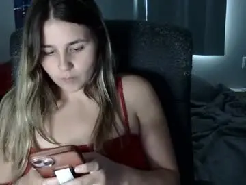 Chaturbate Free Porn Cam of maddihelton45