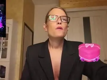 Chaturbate Best live sex cam show of findom_lady_shine