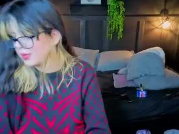 Chaturbate Live Sex Cam of scarleth_shadow