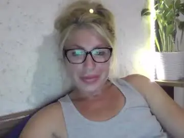 Chaturbate Live Sex of fox_red_lady7
