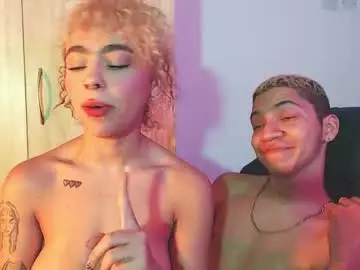 Chaturbate Sex Chat of maddiie_and_clyde