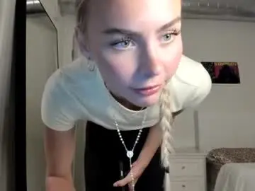Chaturbate Live Sex of ariah_is_blonde