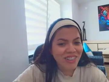 Chaturbate Live Sex Cam of tell_me_goddess