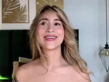 Chaturbate Live Sex Cam of lucyjhonsonn