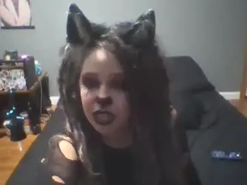 Chaturbate Live Sex Cam of bloodmoonwolfie88