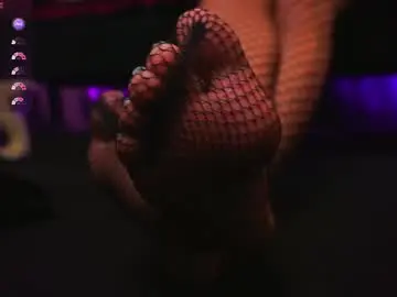 Chaturbate Live Sex Cam of hotdesy_