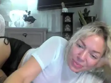 Chaturbate Live Sex Cam of yogimilflover