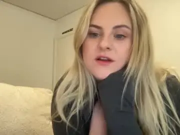 Chaturbate Free Porn Cam of tigoldbitties11