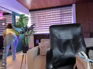 Chaturbate Live Sex Cam of isabellaajoness