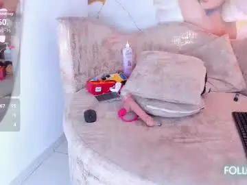 Chaturbate Live Sex Cam of melaniecooperr