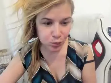 Chaturbate Live Sex Cam of artsyandcraftsy_