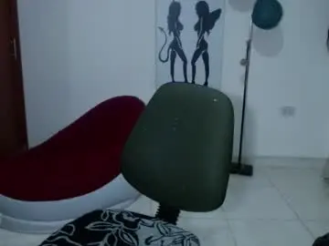 Chaturbate Live Sex Cam of vivian_milf_paint