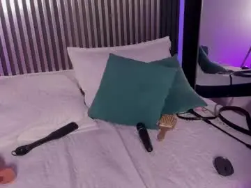 Chaturbate Best live sex cam show of emily_beltonn
