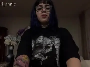 Chaturbate Live Sex Cam of annie_snow_