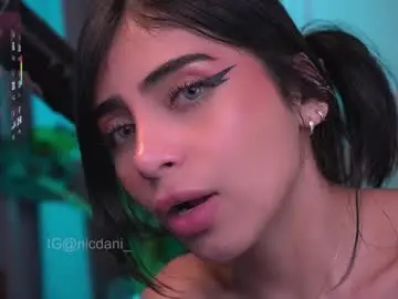 Chaturbate Live Sex of nicdani_1