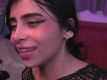 Chaturbate Live Sex Cam of nicdani_1