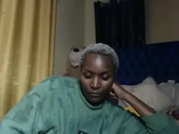 Chaturbate Live Sex Cam of prettyquee