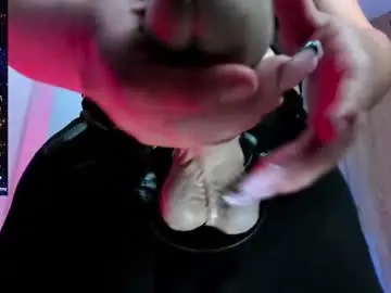 Chaturbate Free Porn Cam of mistressmeredith