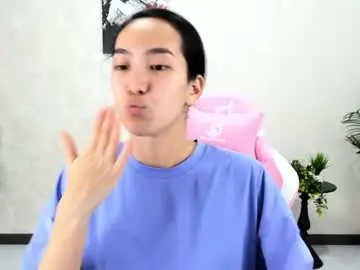 Chaturbate Live Sex Cam of kira_lilian